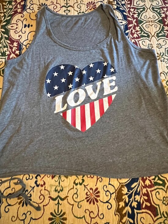 Bobbie Brooks Tops - Bobbie Brooks Gray Love America Heart Tank 1X 4th of July ♥️